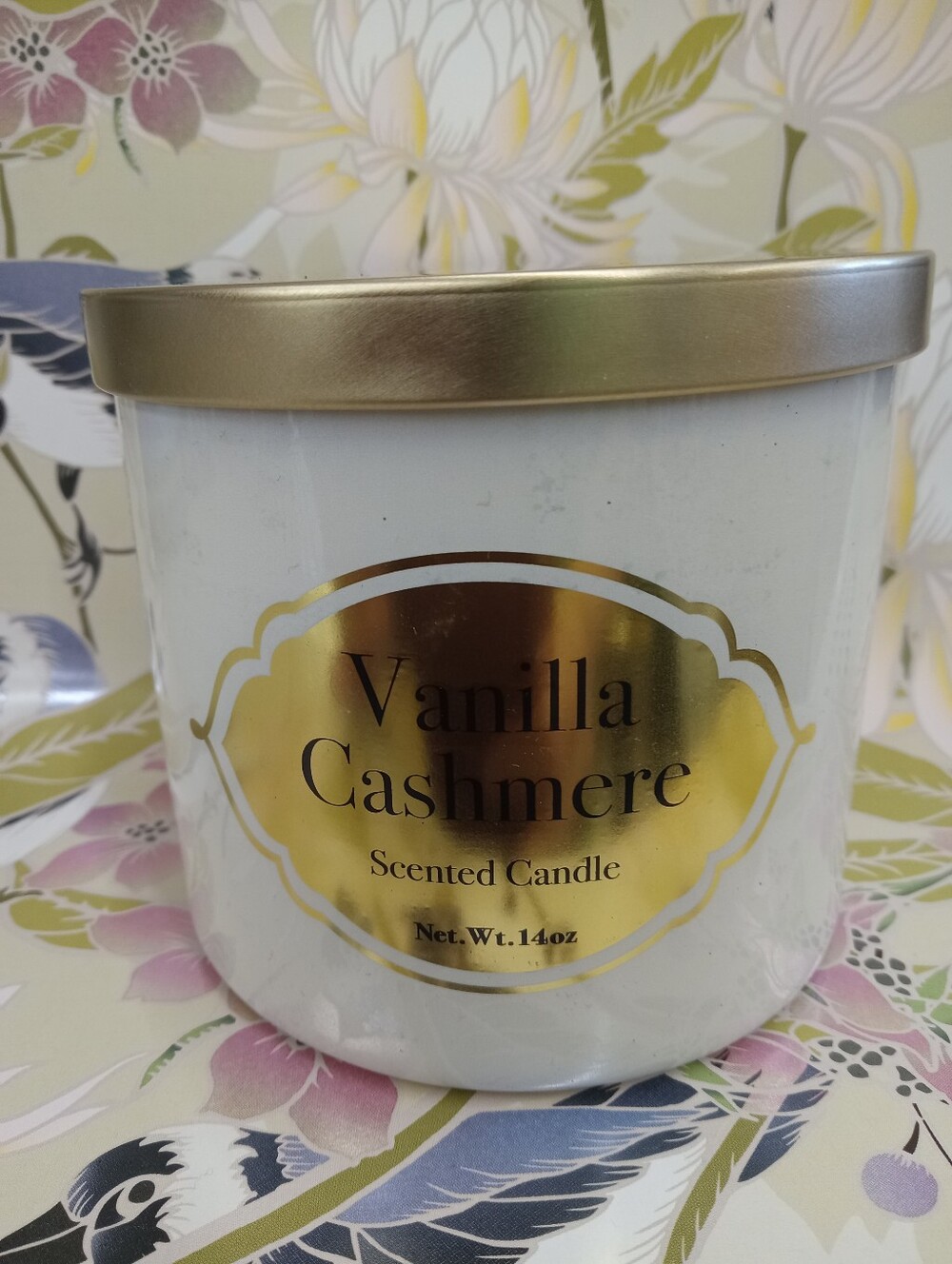 Vanilla Cashmere Scented Candle - White & Gold